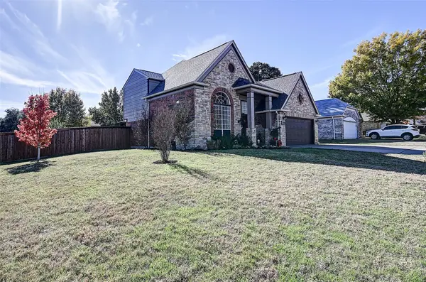 6844 Dogwood Lane, North Richland Hills, TX 76182