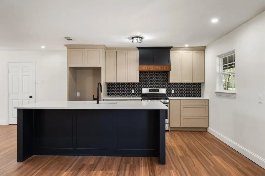 1125 W 6th Avenue, Corsicana, TX 75110 - Image #2