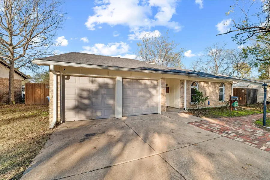 736 NW Wood Street, Burleson, TX 76028 - Image #3