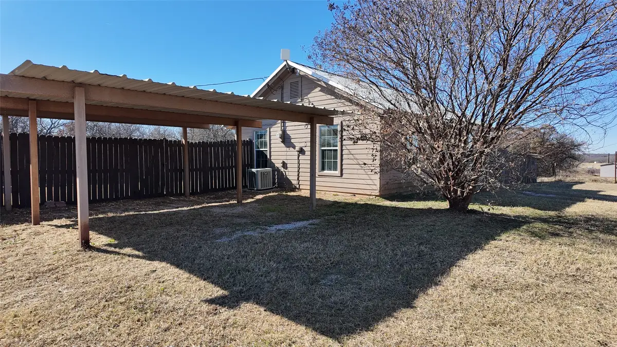 137 Wesley Lane, Bridgeport, TX 76426 - Image #1