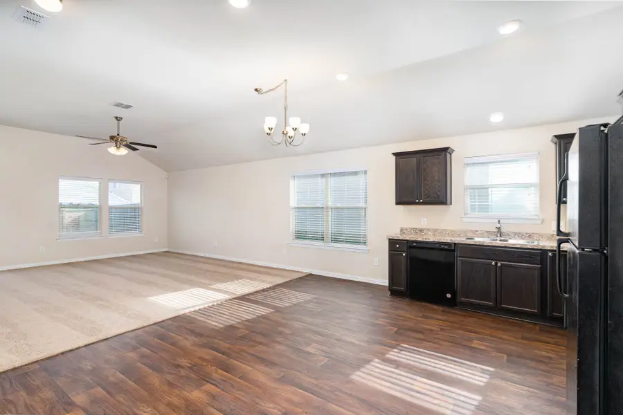 1404 Glen Garden Drive, Fort Worth, TX 76104 - Image #2