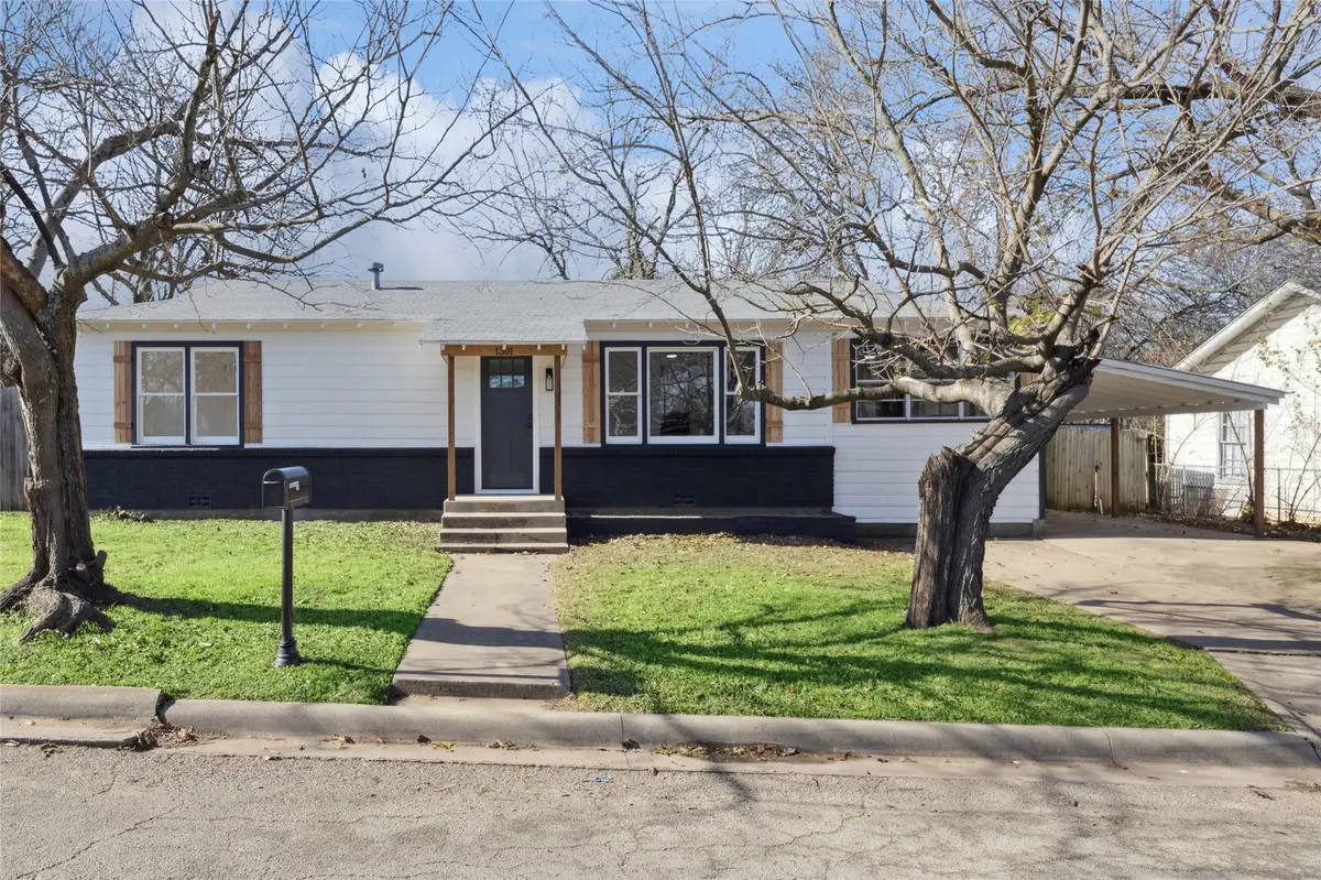 1301 N Douglas Avenue, Cleburne, TX 76033 - Image #1