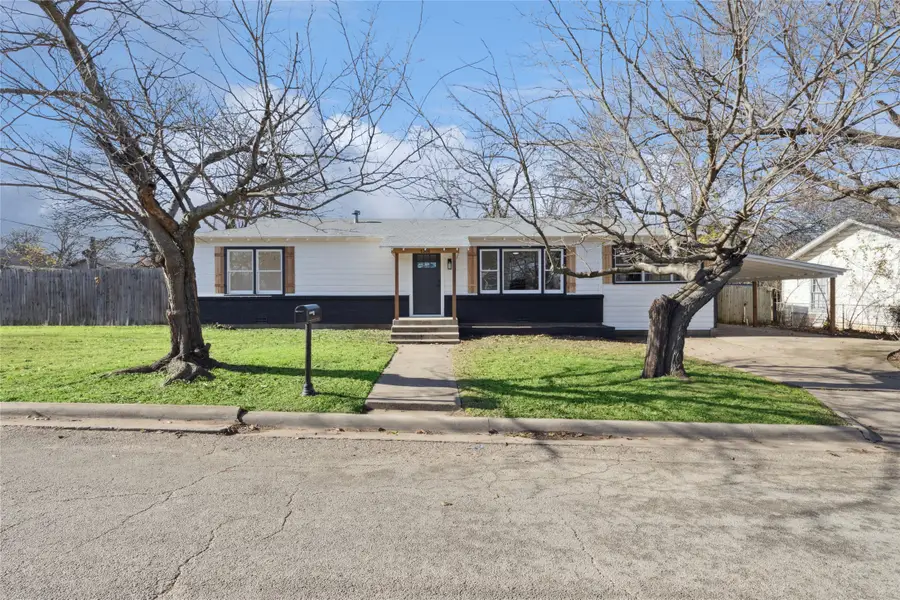 1301 N Douglas Avenue, Cleburne, TX 76033 - Image #2