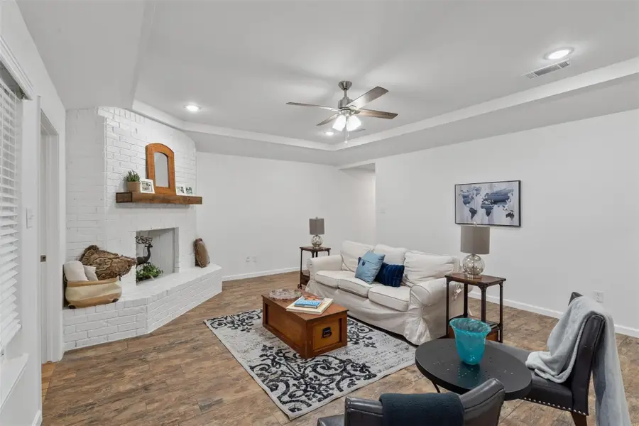 904 Meadowlark Lane, Granbury, TX 76048 - Image #3