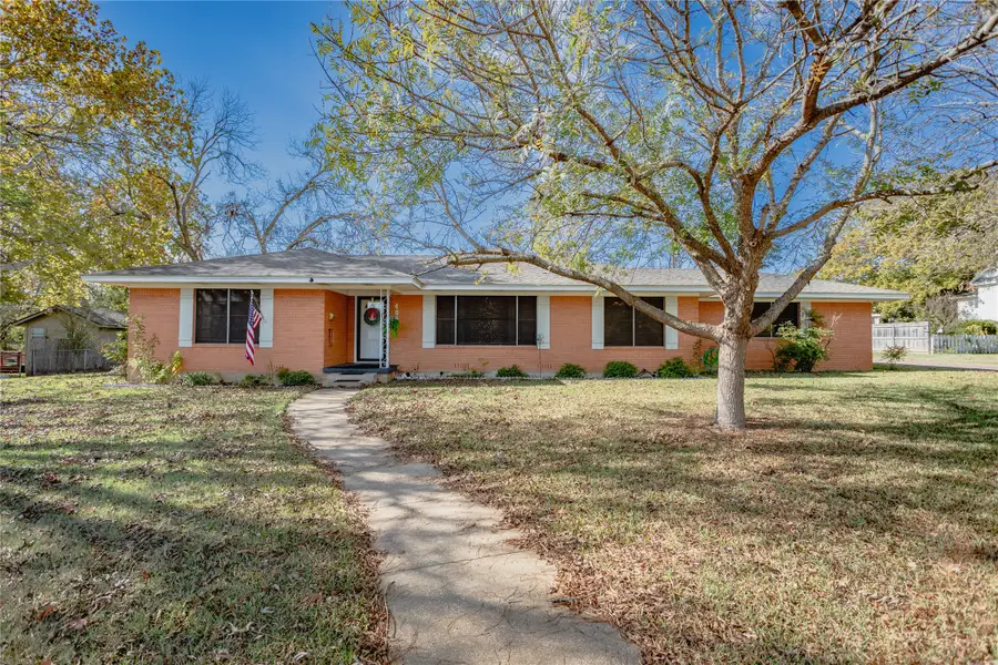 406 N Avenue Q, Clifton, TX 76634 - Image #3