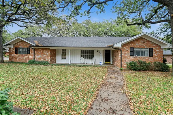 709 W Pleasantview Drive, Hurst, TX 76054