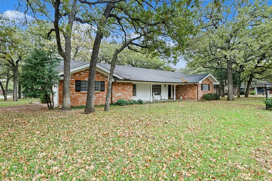 709 W Pleasantview Drive, Hurst, TX 76054 - Image #2