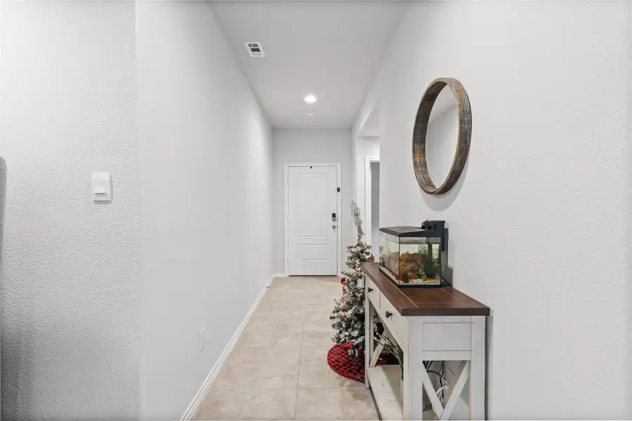 613 Whitecomb Lane, Justin, TX 76247 - Image #3