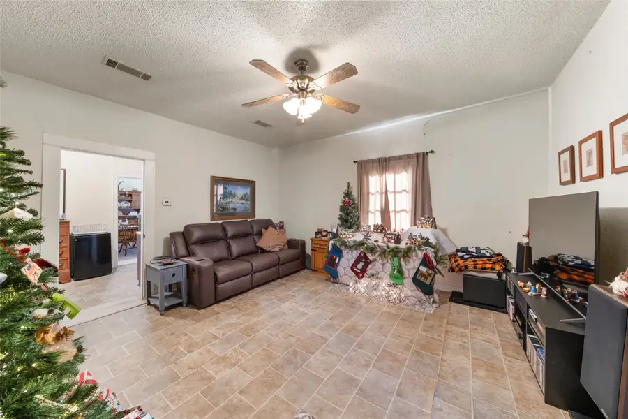 502 W 6th Street, McGregor, TX 76657 - Image #2