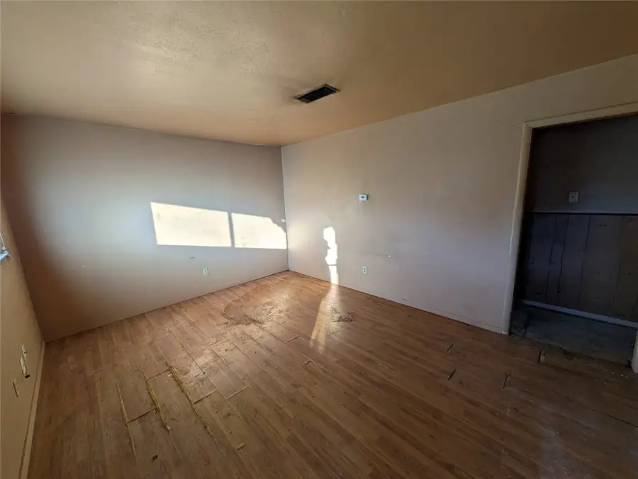 2209 Hooks Lane, Fort Worth, TX 76112 - Image #2