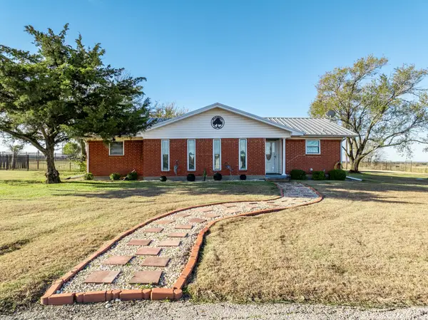 891 Hcr 2124 Loop, Whitney, TX 76692