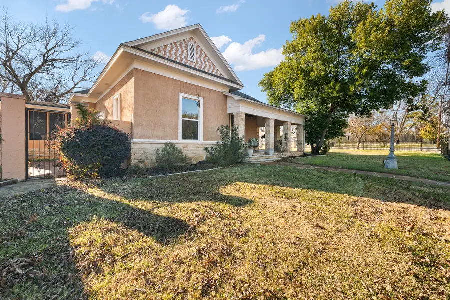 511 W Wilson Street, Cleburne, TX 76033 - Image #2
