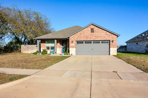 601 Mathew Street, Grandview, TX 76050