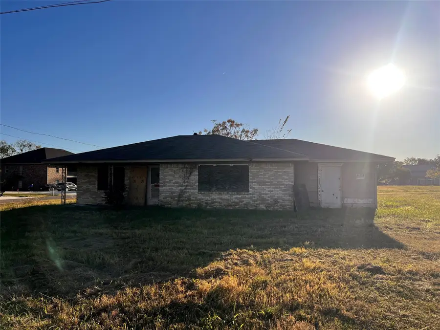 209 S Walton Street, Blooming Grove, TX 76626 - Image #2