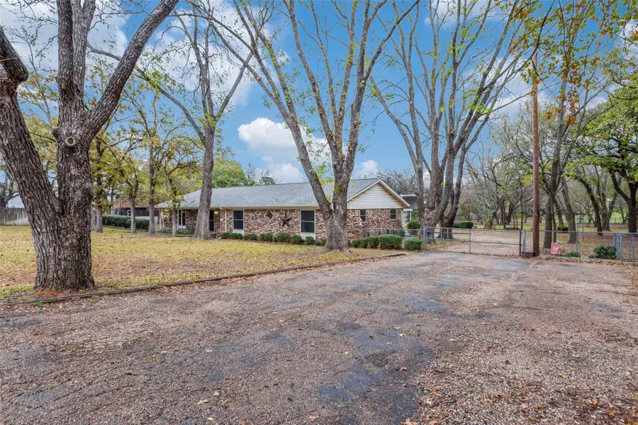 103 Mccullar Road, Burleson, TX 76028 - Image #2