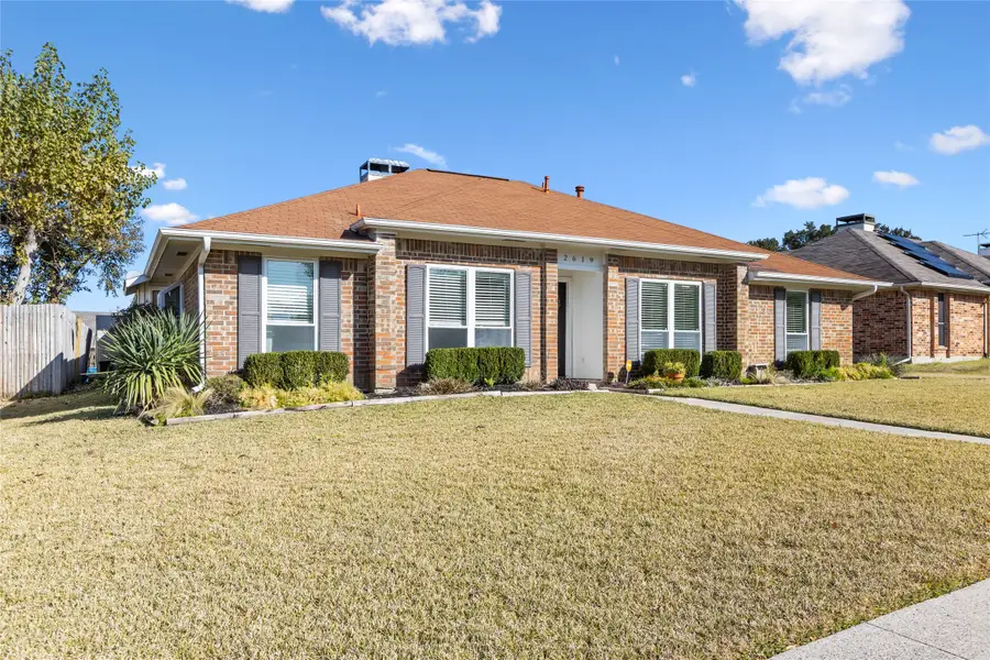 2619 Fallcreek Drive, Carrollton, TX 75006 - Image #2