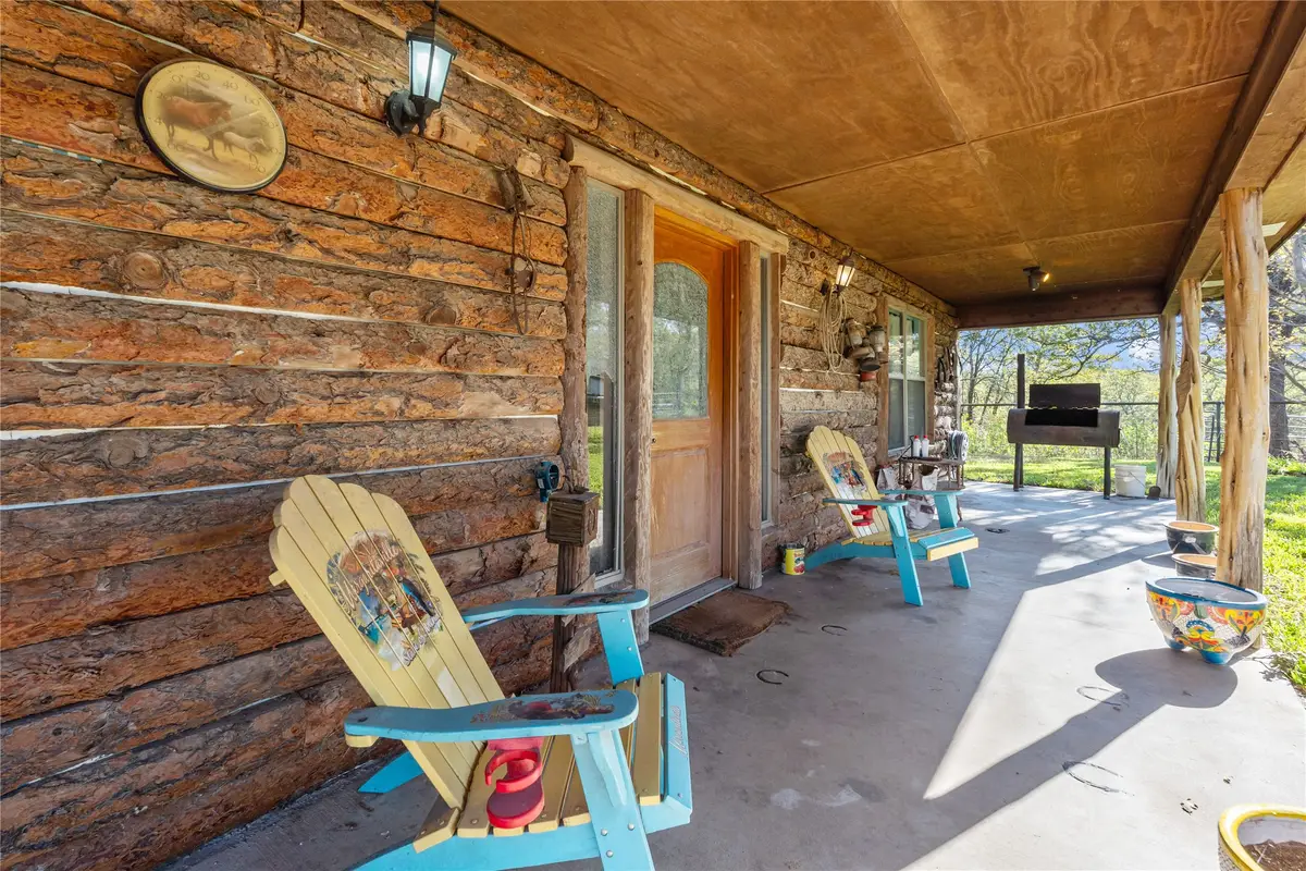 262 N Cheyenne Trail, Springtown, TX 76082 - Image #1