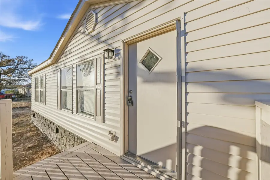 296 Oakley Circle, Weatherford, TX 76085 - Image #3