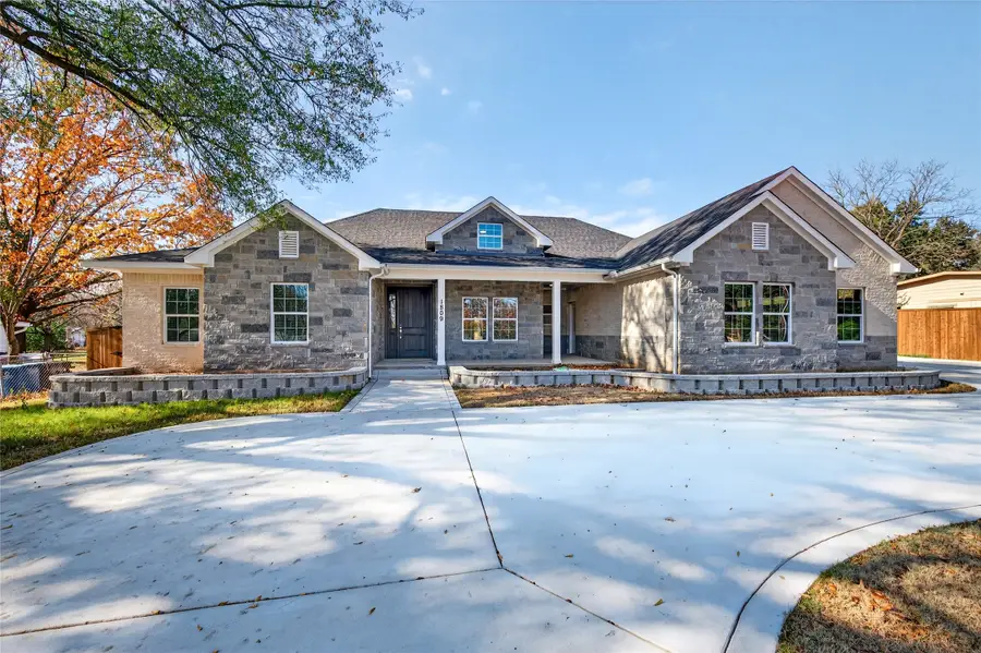 1809 Bluebonnet Avenue, Denison, TX 75020 - Image #2