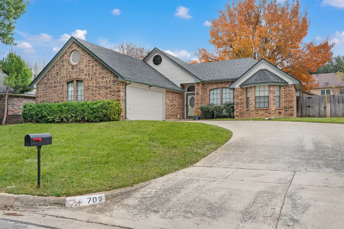 702 Giltin Court, Arlington, TX 76006 - Image #1