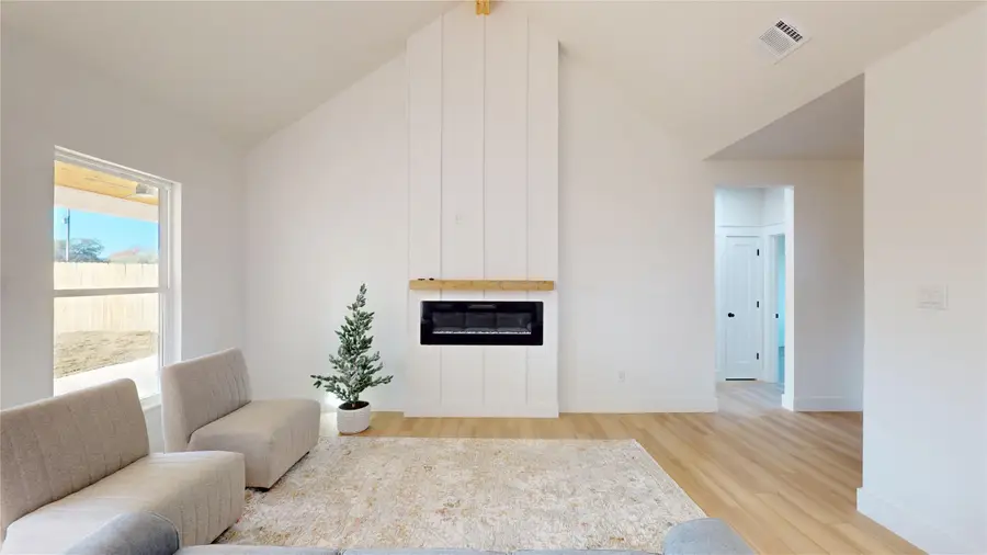 9228 Sunrise Drive, Fort Worth, TX 76134 - Image #3