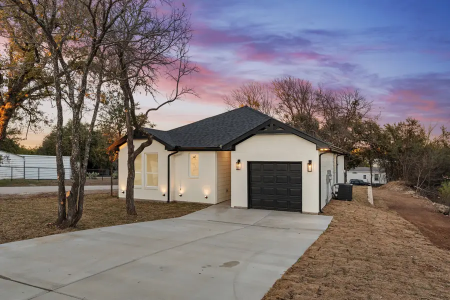 5901 S Lakeside Hills Court, Granbury, TX 76048 - Image #3