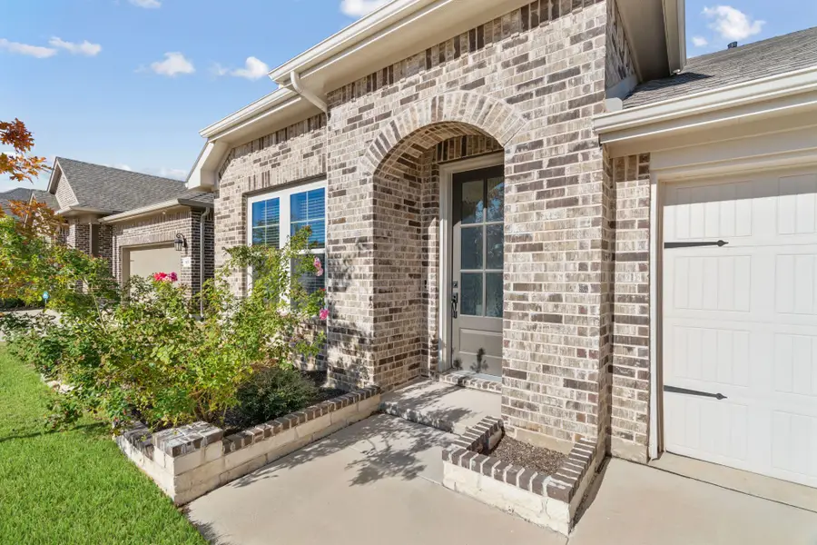 8617 Keeneland Drive, Fort Worth, TX 76120 - Image #3