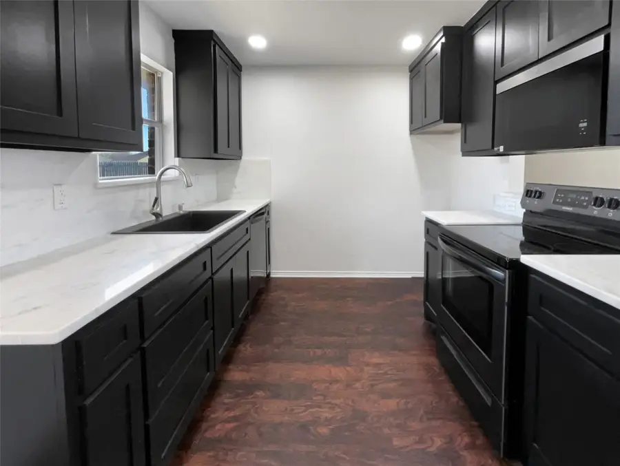 1307 Lynnwood Drive, Cleburne, TX 76033 - Image #2