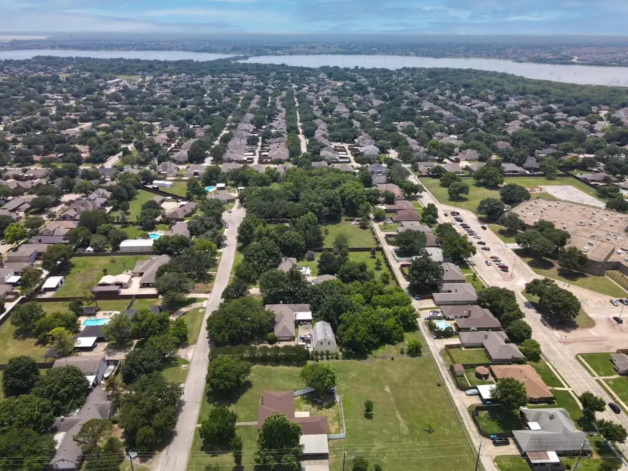 2814 Lois Lane, Rowlett, TX 75088 - Image #3