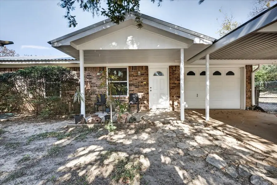 1706 Hitching Post Road, Granbury, TX 76049 - Image #2