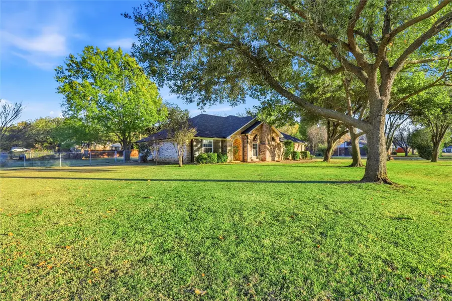 109 Mccullar Road, Burleson, TX 76028 - Image #3