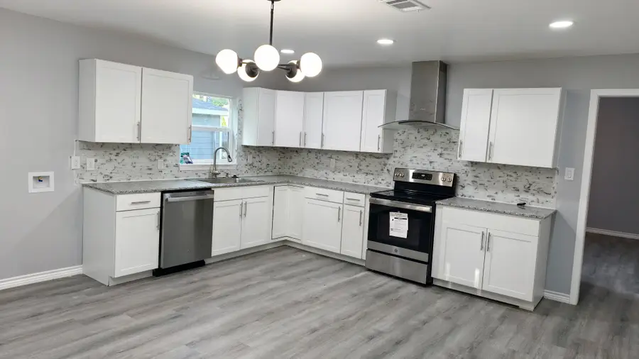 408 S Santa Fe Street, Wolfe City, TX 75496 - Image #3