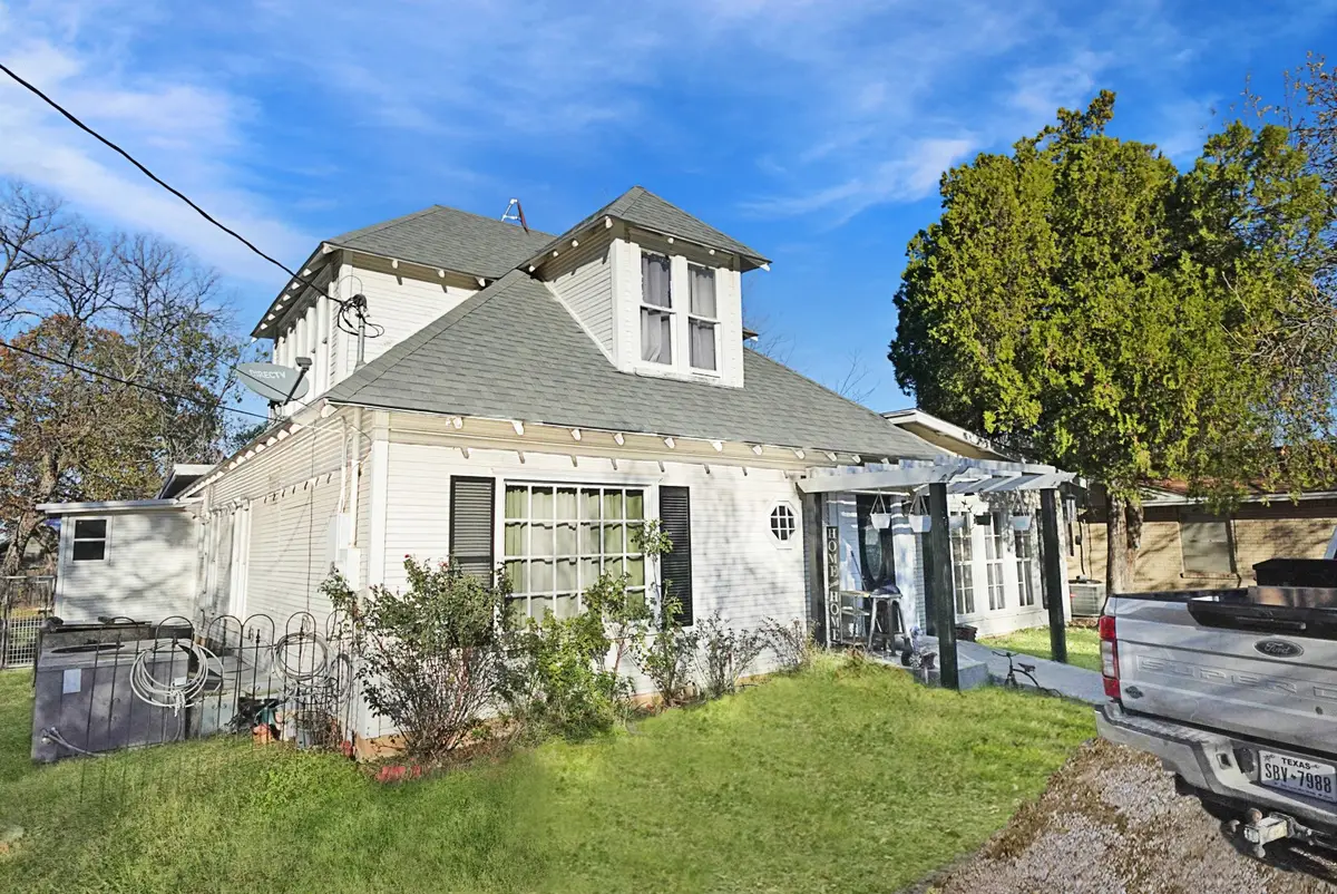 241 W Ross Avenue, De Leon, TX 76444 - Image #1