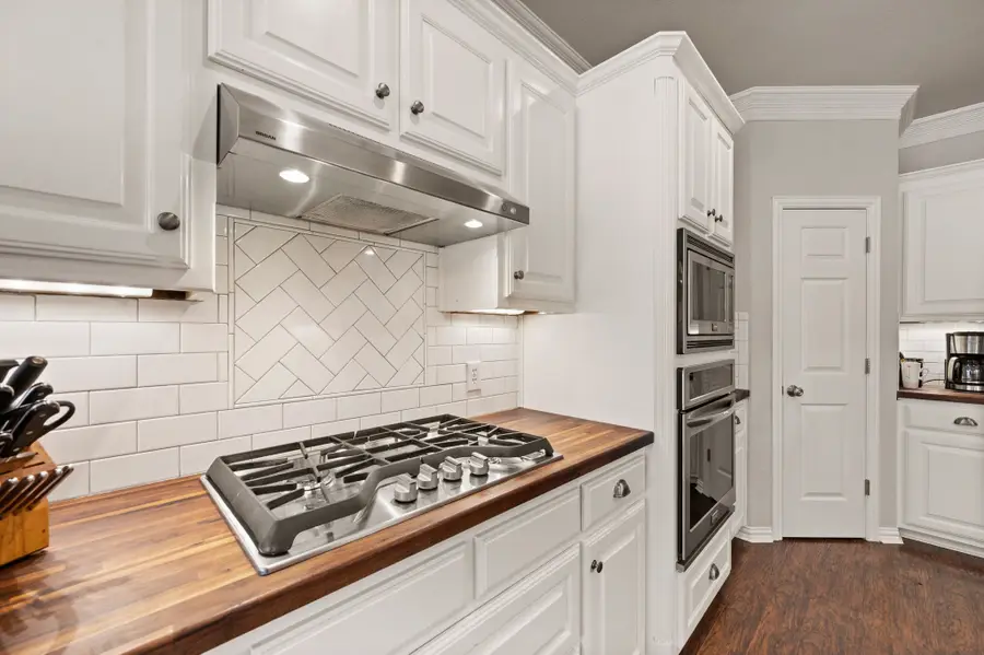 7720 Bridlewood Court, North Richland Hills, TX 76182 - Image #2