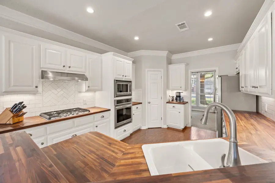 7720 Bridlewood Court, North Richland Hills, TX 76182 - Image #3