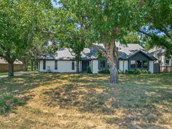 9523 Bellechase Road, Granbury, TX 76049