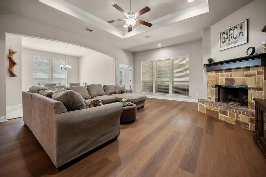 909 Thistle Hill Trail, Weatherford, TX 76087 - Image #3