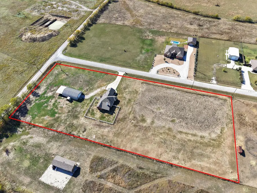 319 Hawk Ridge Road, Decatur, TX 76234 - Image #2