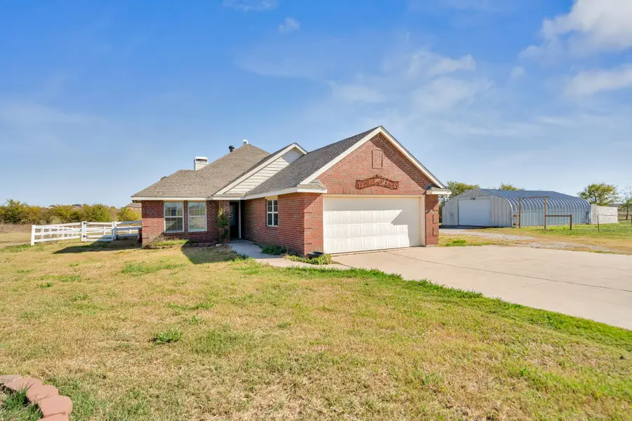 319 Hawk Ridge Road, Decatur, TX 76234 - Image #3