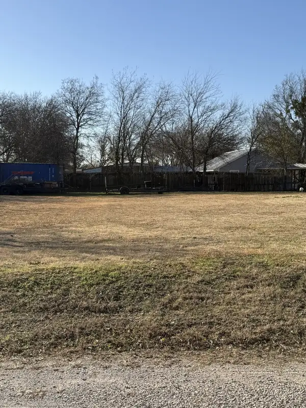 705 W Live Oak, Alvord, TX 76225