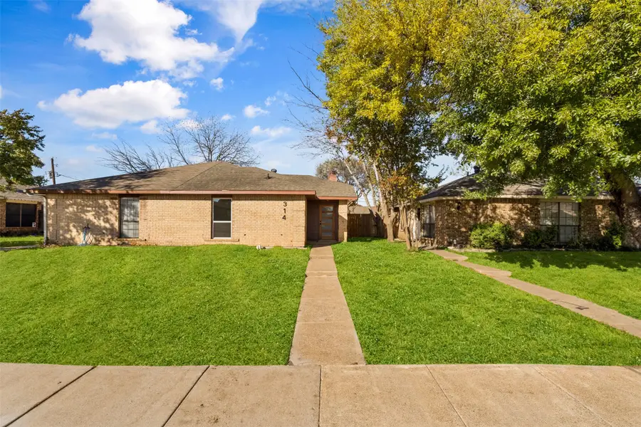314 Gregory Lane, Grand Prairie, TX 75052 - Image #2
