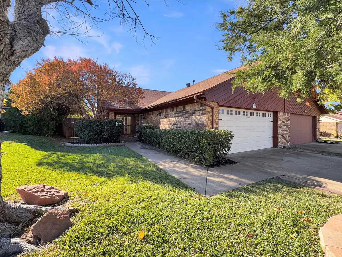 320 Mountain View Court, Bedford, TX 76021 - Image #1