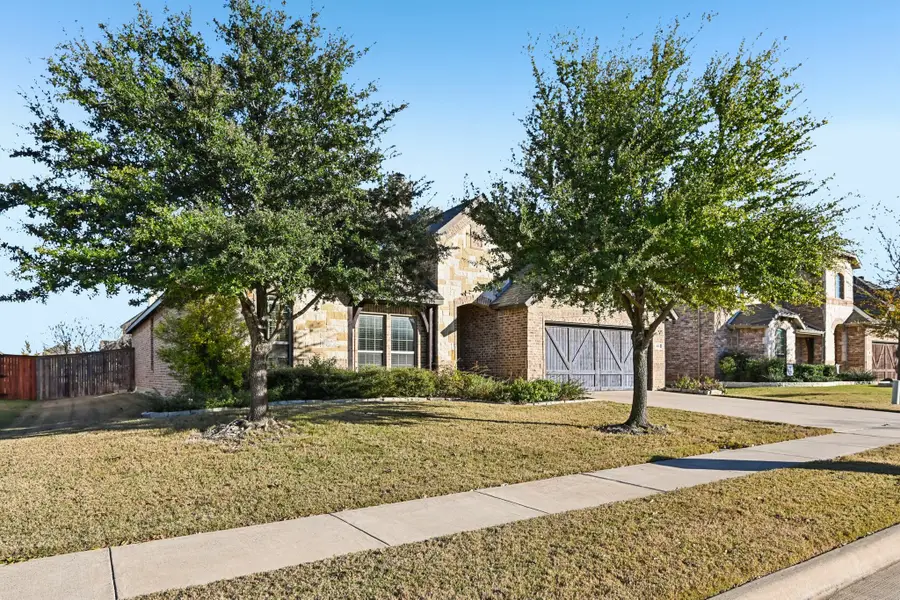 418 Whispering Willow Drive, Midlothian, TX 76065 - Image #2