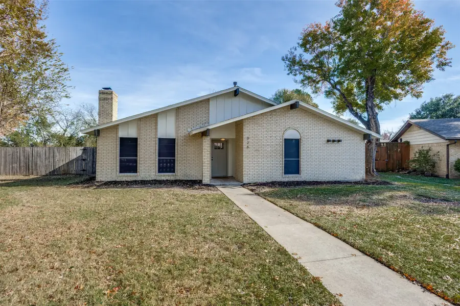 926 Meadowcove Circle, Garland, TX 75043 - Image #2