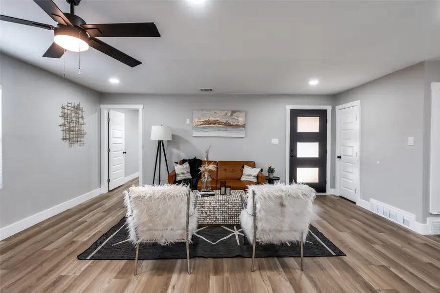 13421 Glenside Drive, Farmers Branch, TX 75234 - Image #3