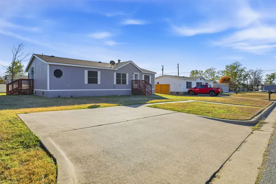 1507 Smooth Stone Drive, Cleburne, TX 76033 - Image #2