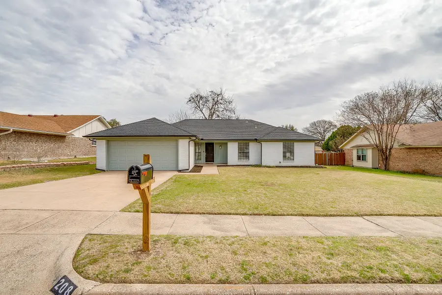 208 Meadowhill Drive, Benbrook, TX 76126 - #2
