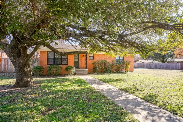 1327 Southern Boulevard, Cleburne, TX 76033