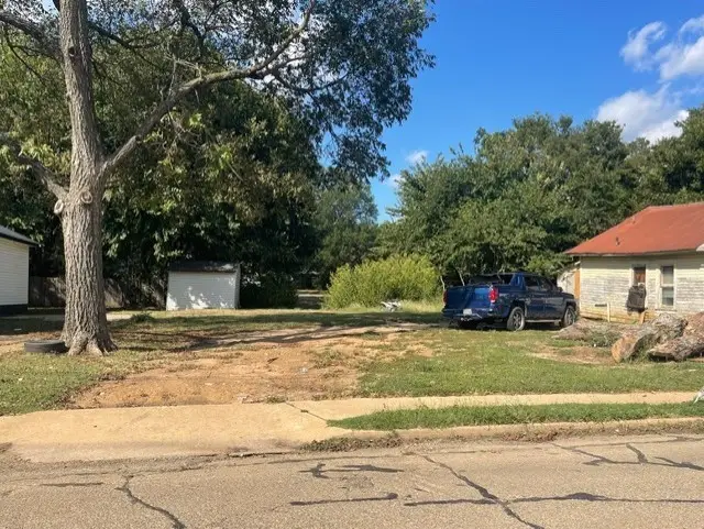 545 E Houston Street, Paris, TX 75460 - Image #2