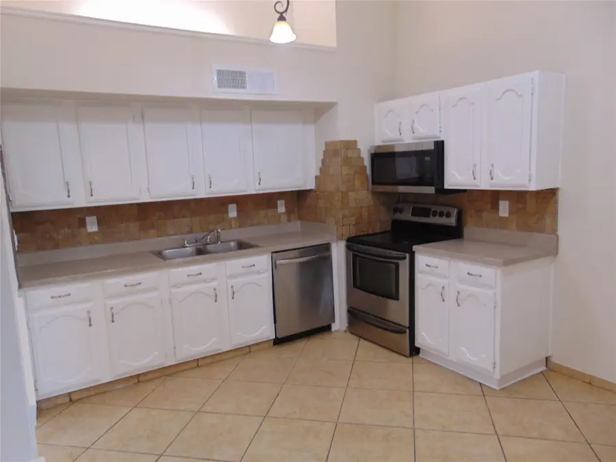 9402 Sugarberry Road, Dallas, TX 75249 - Image #3